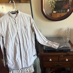 Size M Collarless Light Grey Button Down Shirt from Buckle